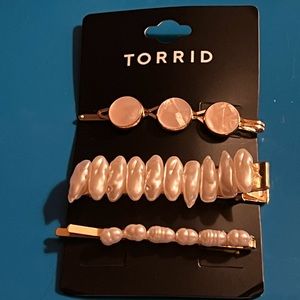 NWT Torrid Pearl Barrette Set